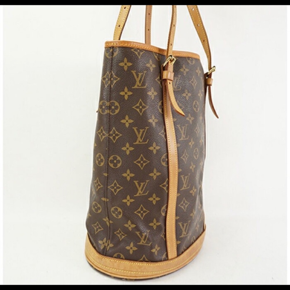 Louis Vuitton GM bucket bag